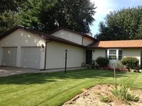 Building Photo - Beautiful tri level home