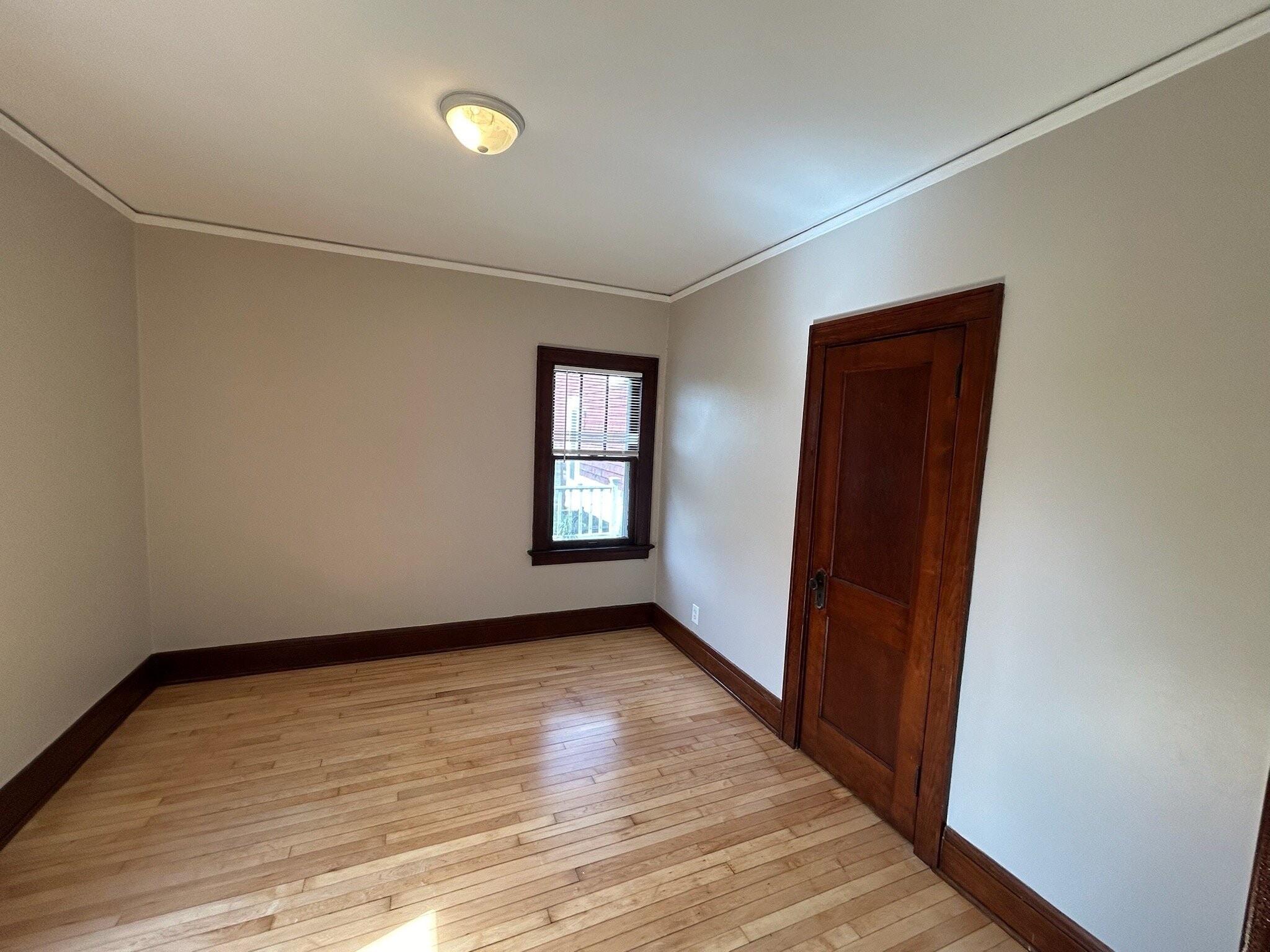 Building Photo - 1933 N Cambridge Ave