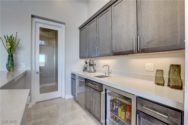 Building Photo - 6300 Clovis Point St