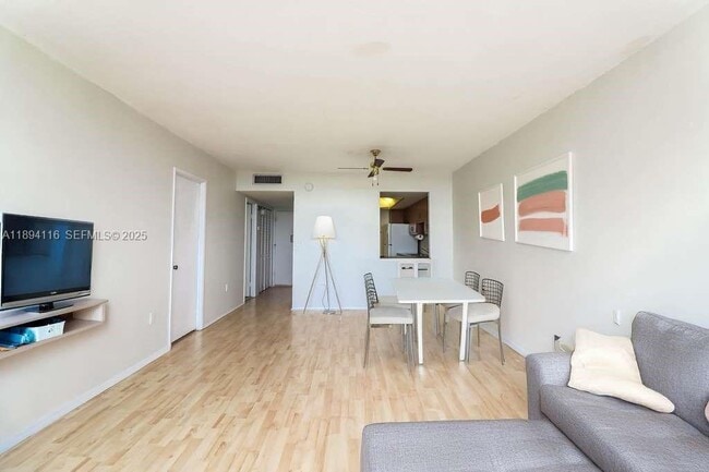 Building Photo - 1351 NE Miami Gardens Dr