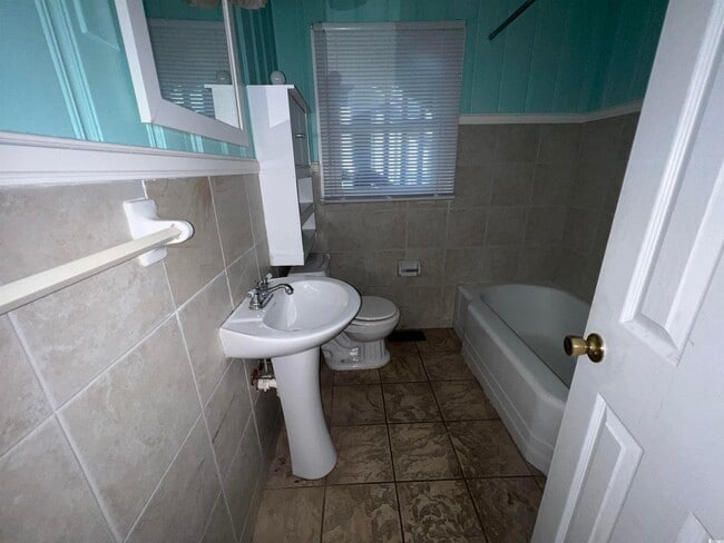 Building Photo - 203 56th Ave N