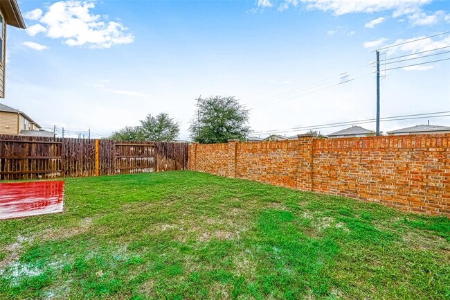 Building Photo - 15910 Copper Oak Ln
