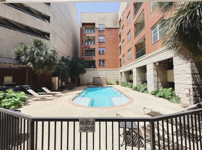 Building Photo - 300 St Joseph Pkwy