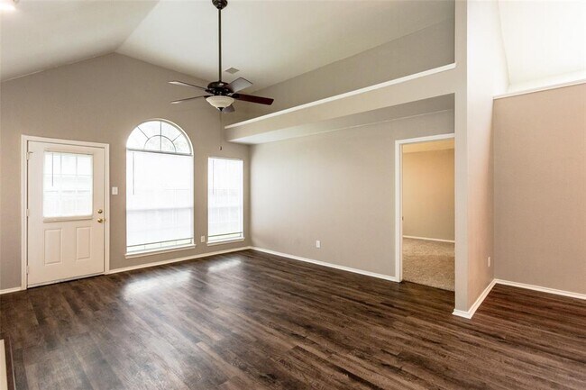 Building Photo - 923 Golden Grove Dr