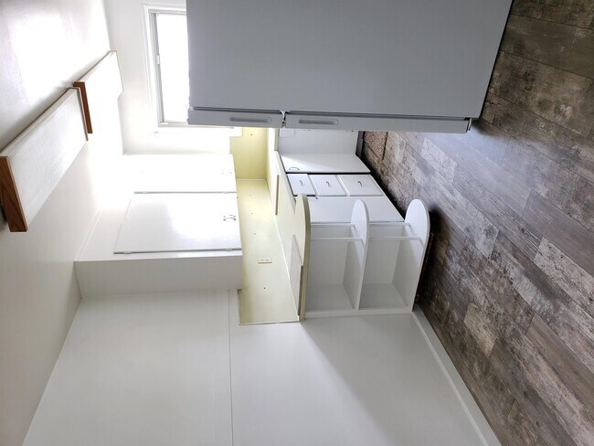 Building Photo - 8125 NE Mallory Ave