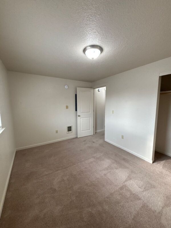 Building Photo - 907 Bryan Ct