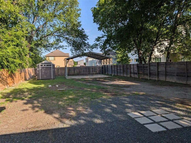 Building Photo - 6915 Providence Ave