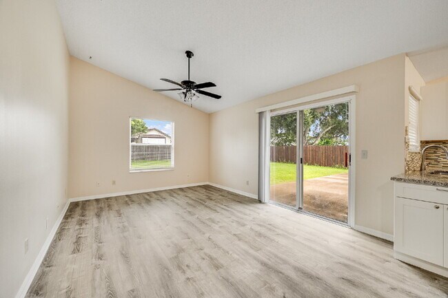 Building Photo - Spacious 3/2 with split plan and large fenced yard!