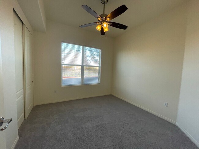Building Photo - Available NOW!-2 Bedroom Unit in Manhattan Guard Gated Community!