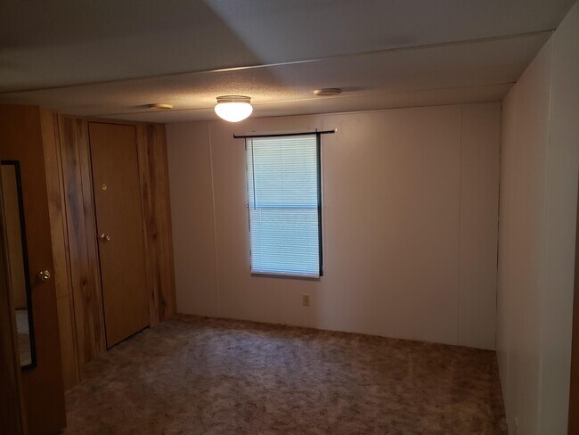 Building Photo - 25 K and M Way