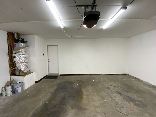 Building Photo - 4 Bedroom with Office Single Story Home Av...