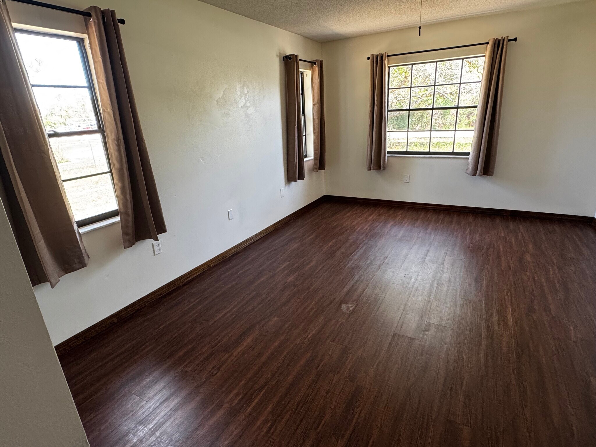 Building Photo - 1065 Altoona Ave