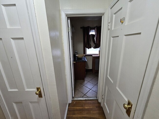 Building Photo - 3341 Hyde Park Ave