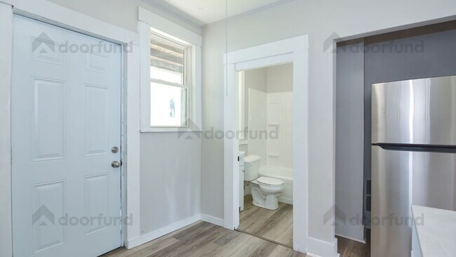 Building Photo - 11 Pleasant St