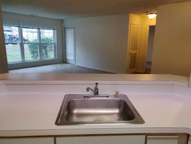 Building Photo - Charming 2 Bedroom/ 1 Bathroom Condo in Parkville, MD!