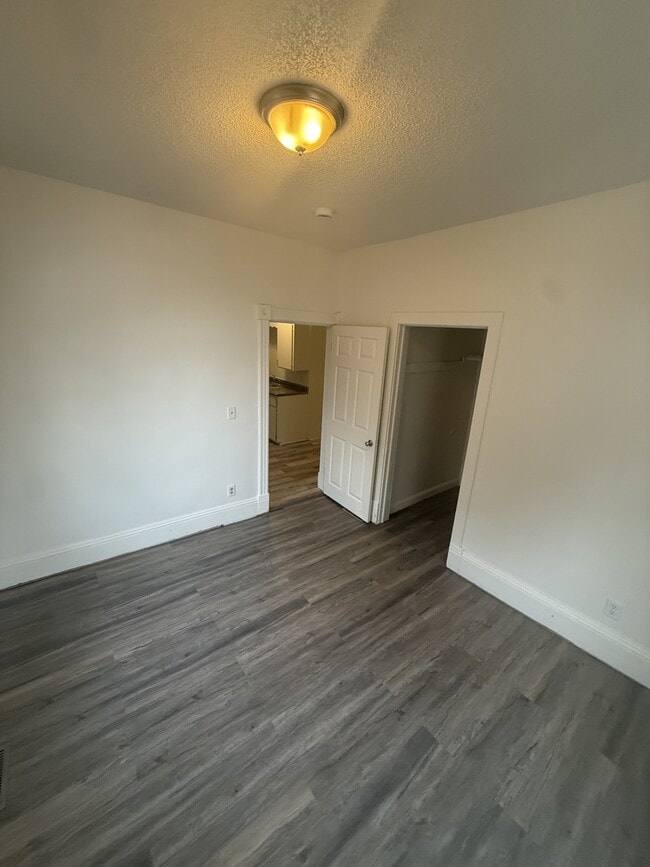 Building Photo - 973 Payne Ave