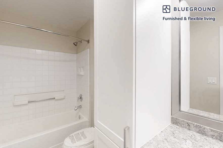 Building Photo - 100 Court N Dr