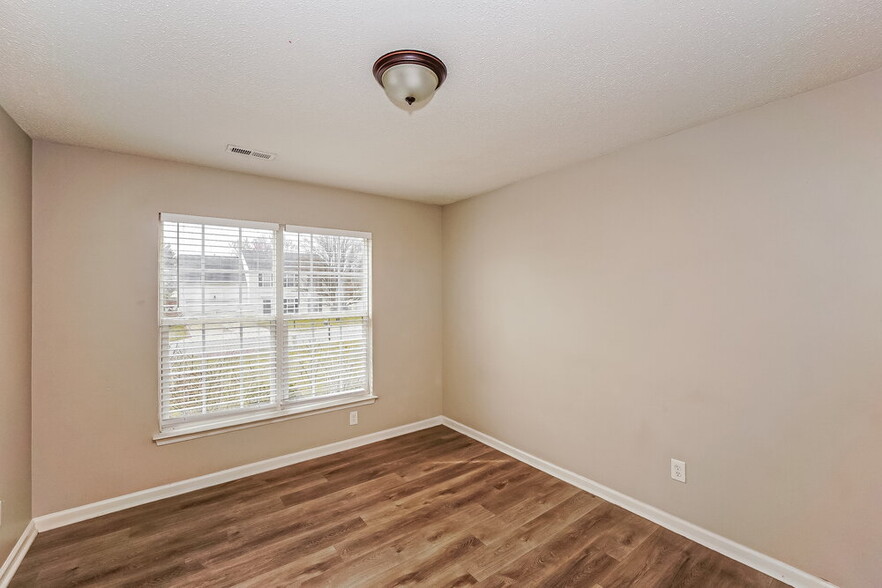 Building Photo - 2082 Chapel Creek Rd