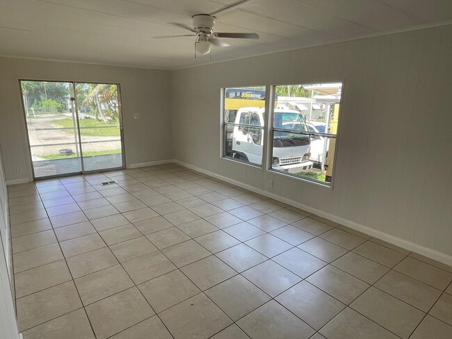 Building Photo - 11573 Venetian Ave