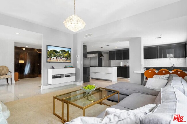 Building Photo - 121 S Palm Dr