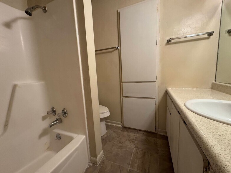 Building Photo - 4504 Chase Cir