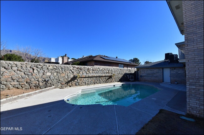 Building Photo - 6553 Brisa Del Mar Dr
