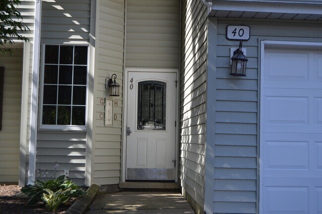 Building Photo - 40 N Victoria Ln