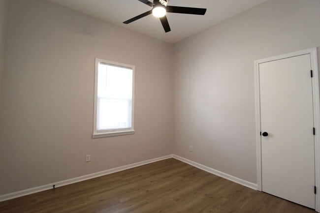 Building Photo - 2 Bedroom 1.5 Bath Home In Strawberry Hill
