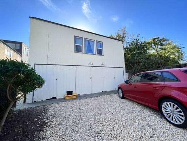 Building Photo - Life is Better at the Beach! 1+1 Upstairs Cottage