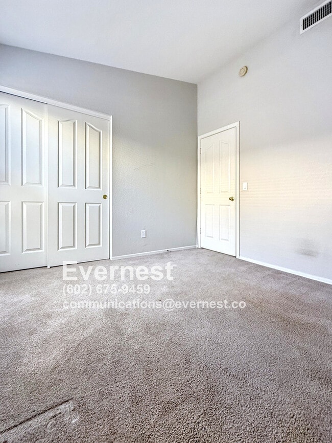 Building Photo - 3-Bedroom Home Near Schools and Everyday E...