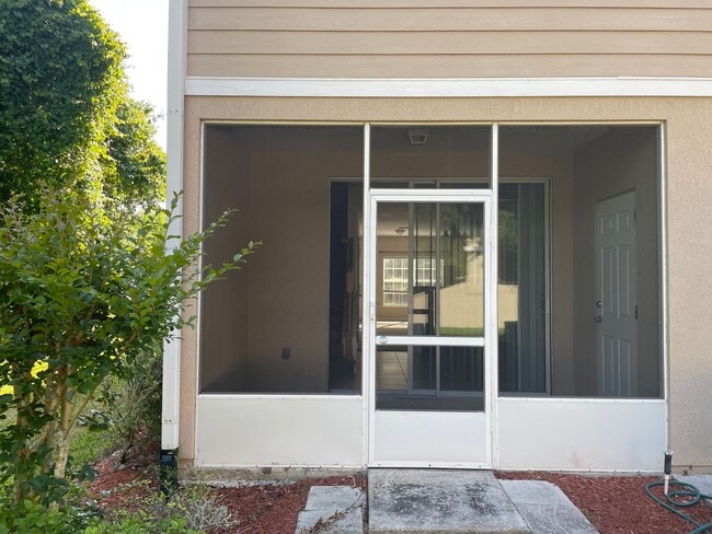 Building Photo - Beautiful 2/2.5 in Desirable Arrowood Community