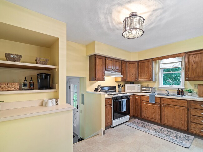 Building Photo - 679 Washington St