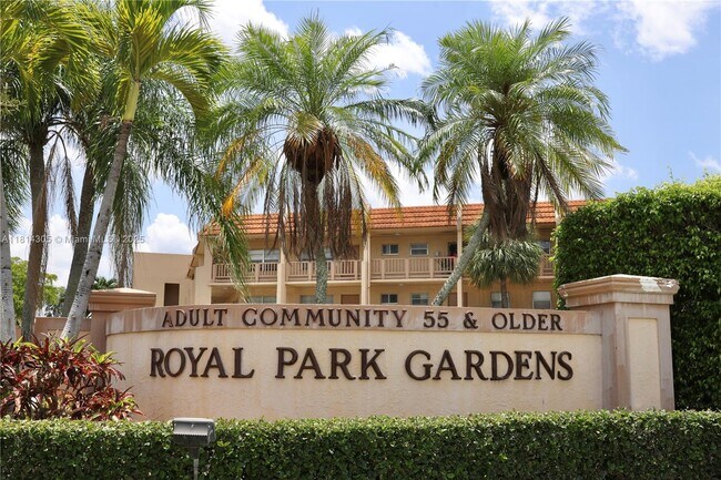 Building Photo - 6870 Royal Palm Blvd
