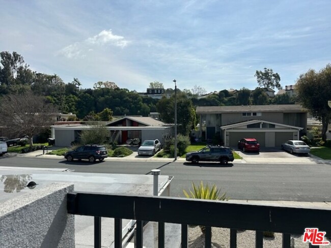 Building Photo - 4170 Del Mar Ave