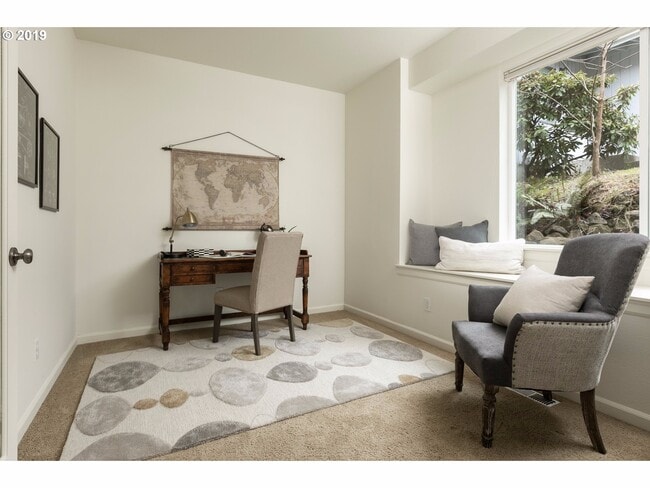 Building Photo - Amazing 3 bed / 2.5 bath Duplex with Bonus Room!