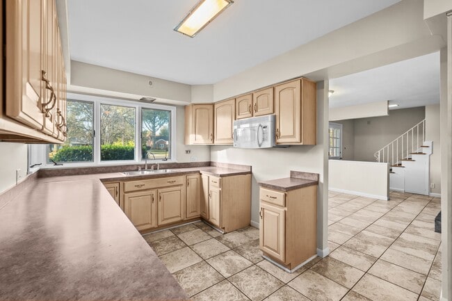 Building Photo - 3735 Heatherdowns Blvd