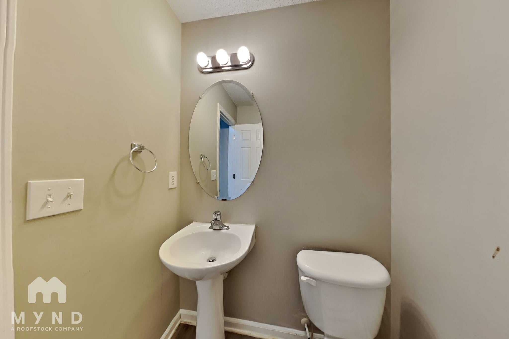 Building Photo - 4076 Clovelly Dr
