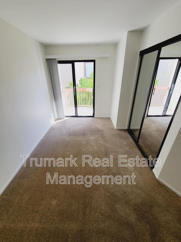 Building Photo - 416 W Milford St