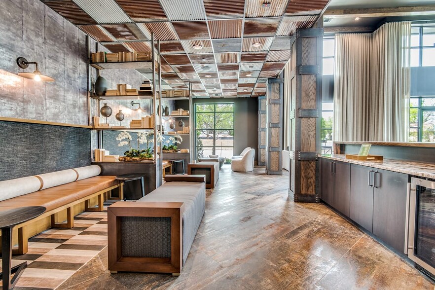 Building Photo - 502 E College St