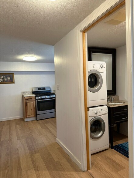 Building Photo - 117 Vinewood Cir