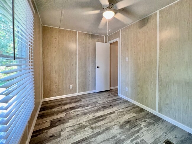 Building Photo - 3 BR 2 BA Near Surf City