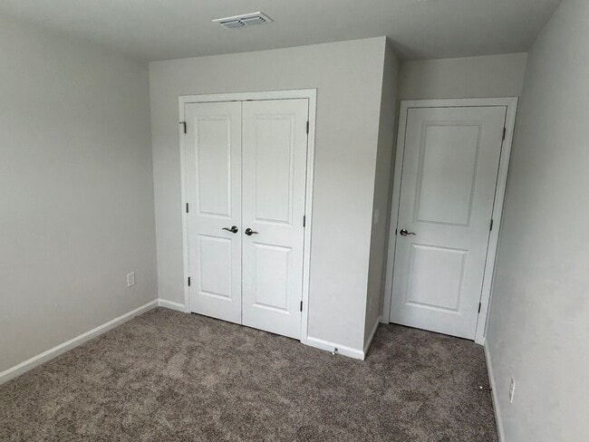 Building Photo - NEW 4 bed/3.5 bath townhome for rent in Apex