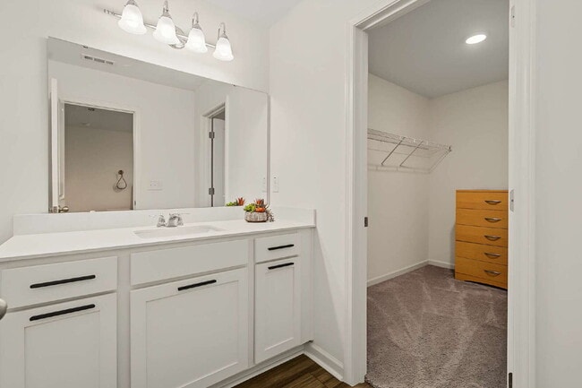 Building Photo - Furnished 3-Bed Townhouse in Durham