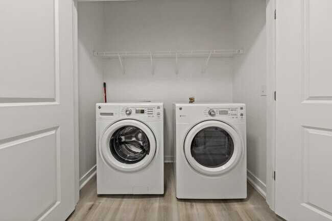 Building Photo - 205 S Kings Dr