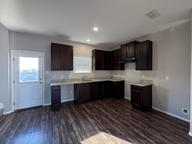 Building Photo - 5802 Moses Lp