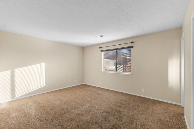 Building Photo - House For Rent | 3-Bed 2-Bath | 2-Car Garage | Rio Rancho SE | Large Backyard