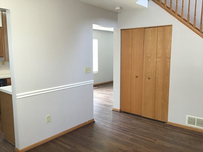 Building Photo - 20835 W Annapolis Ct