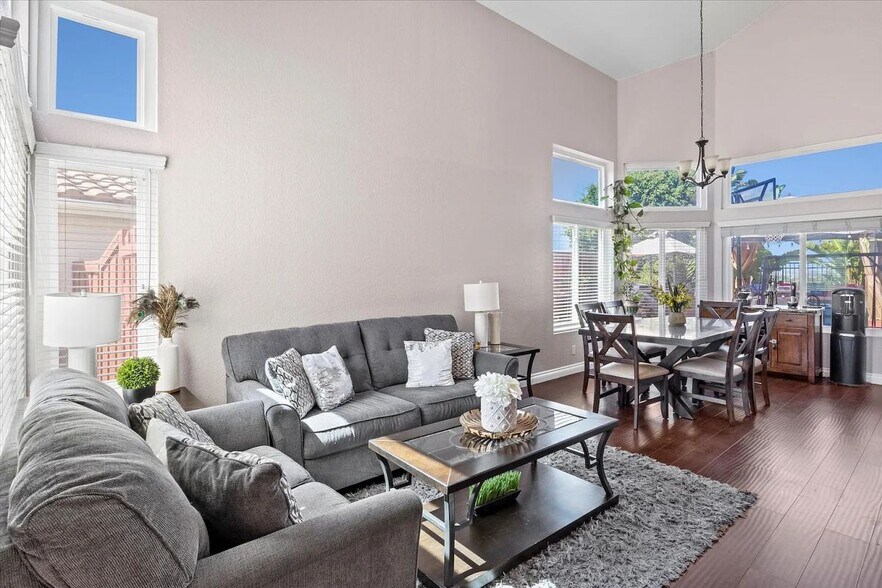 Building Photo - 3718 Via Las Villas