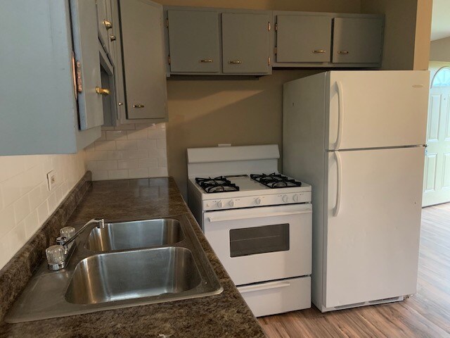 Building Photo - 6th