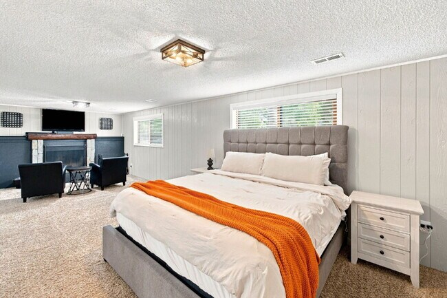 Building Photo - Beautiful 4BED/2BA Tri-Level Home in Widefield Country Club Heights